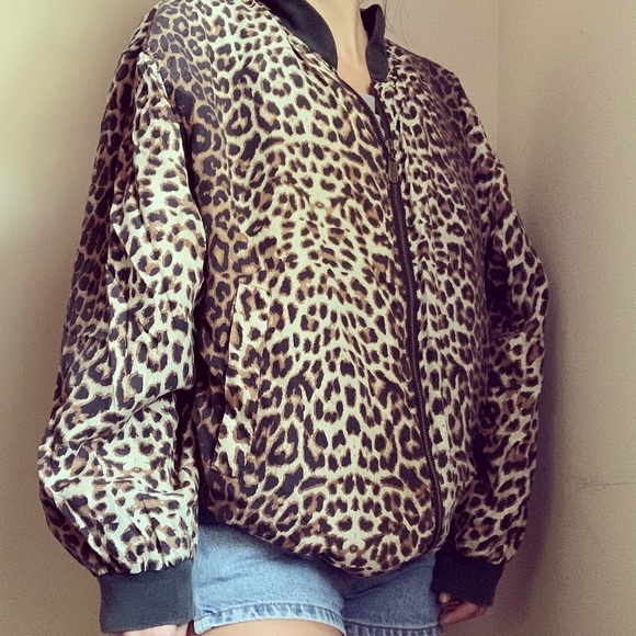 Vintage Jackets & Blazers - Vintage oversized leopard print silk track jacket